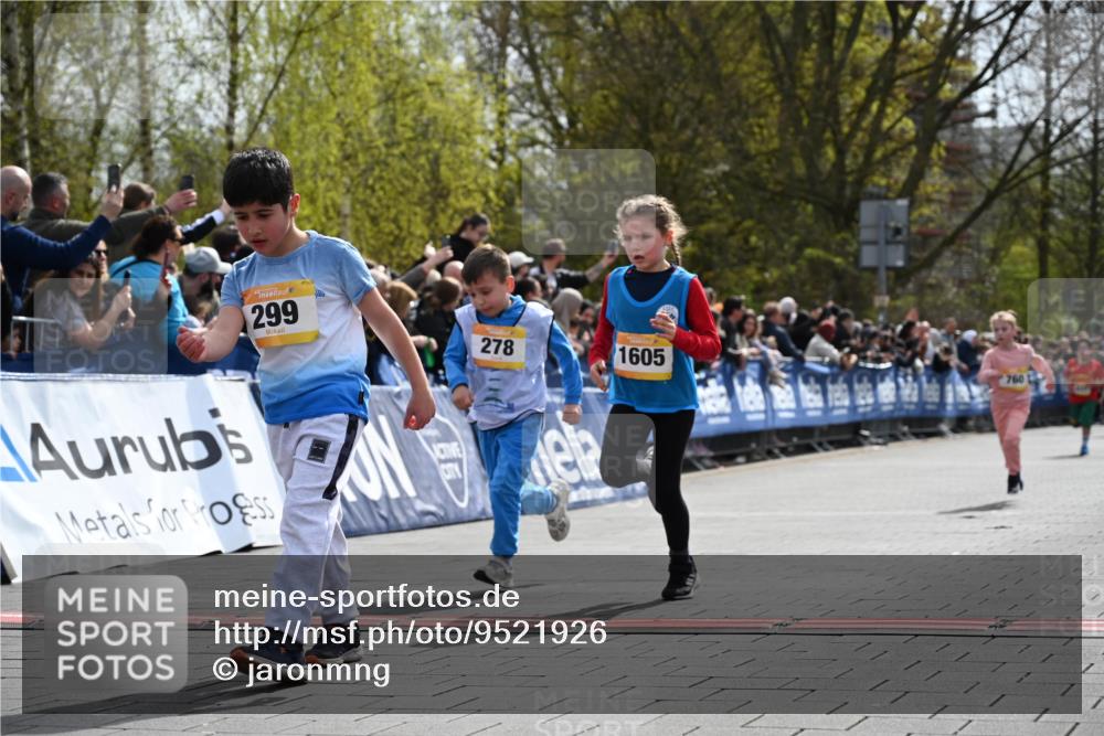 12.04.2026 - 45. Internationalen Wilhelmsburger Insellauf J. Mangold http://msf.ph/oto/9521926 12.04.2026 14:20:53 Ziel 537, 30, 133, 977, 84, 1606, 473, 956, 467, 324, 299, 1605, 278, 760 meine-sportfotos.de