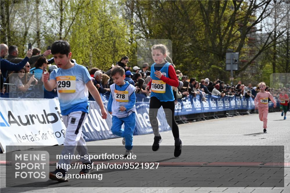 12.04.2026 - 45. Internationalen Wilhelmsburger Insellauf J. Mangold http://msf.ph/oto/9521927 12.04.2026 14:20:53 Ziel 537, 30, 133, 977, 84, 1606, 473, 956, 467, 324, 299, 1605, 278, 760 meine-sportfotos.de