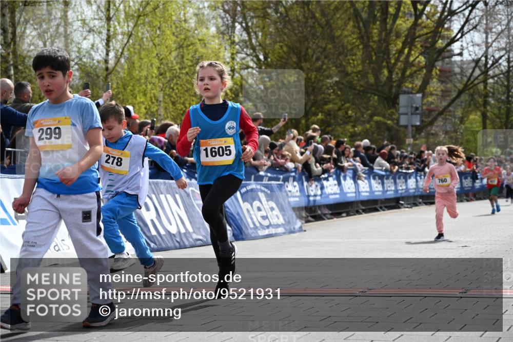 12.04.2026 - 45. Internationalen Wilhelmsburger Insellauf J. Mangold http://msf.ph/oto/9521931 12.04.2026 14:20:54 Ziel 1606, 473, 956, 467, 324, 299, 1605, 278, 760 meine-sportfotos.de
