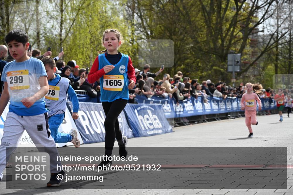12.04.2026 - 45. Internationalen Wilhelmsburger Insellauf J. Mangold http://msf.ph/oto/9521932 12.04.2026 14:20:54 Ziel 1606, 473, 956, 467, 324, 299, 1605, 278, 760 meine-sportfotos.de
