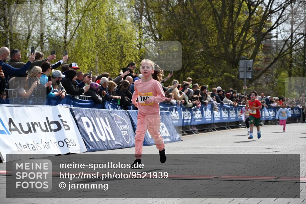 12.04.2026 - 45. Internationalen Wilhelmsburger Insellauf J. Mangold http://msf.ph/oto/9521939 12.04.2026 14:20:56 Ziel 324, 299, 1605, 278, 760, 257, 463, 437, 1616, 692 meine-sportfotos.de