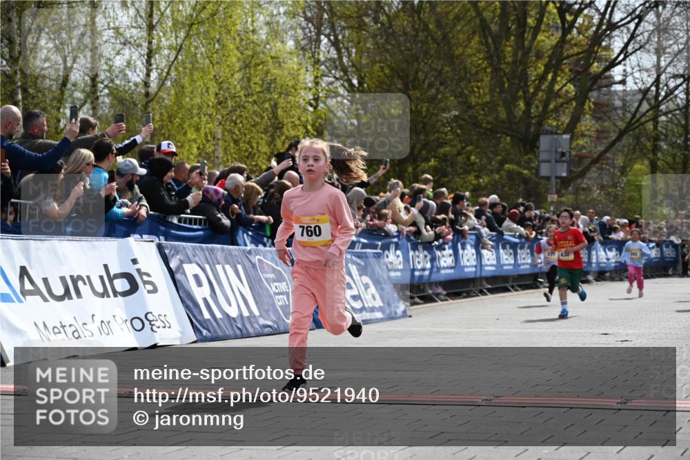 12.04.2026 - 45. Internationalen Wilhelmsburger Insellauf J. Mangold http://msf.ph/oto/9521940 12.04.2026 14:20:56 Ziel 324, 299, 1605, 278, 760, 257, 463, 437, 1616, 692 meine-sportfotos.de