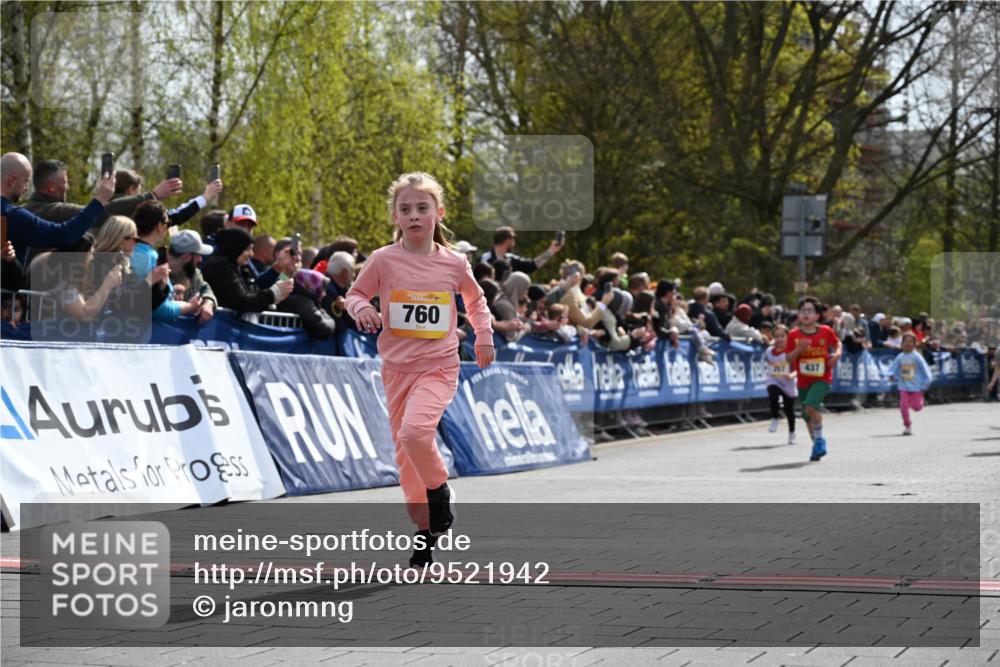 12.04.2026 - 45. Internationalen Wilhelmsburger Insellauf J. Mangold http://msf.ph/oto/9521942 12.04.2026 14:20:56 Ziel 324, 299, 1605, 278, 760, 257, 463, 437, 1616, 692 meine-sportfotos.de