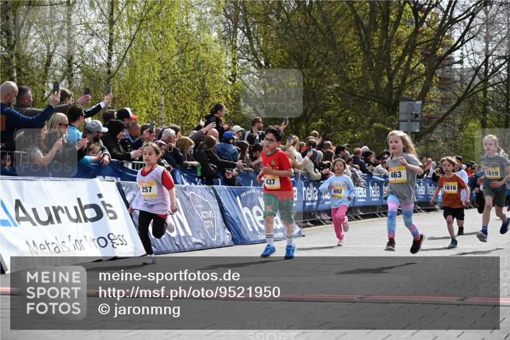 12.04.2026 - 45. Internationalen Wilhelmsburger Insellauf J. Mangold http://msf.ph/oto/9521950 12.04.2026 14:20:59 Ziel 760, 257, 463, 437, 1616, 692, 696, 107, 818, 732 meine-sportfotos.de