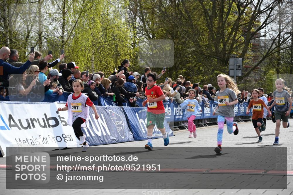 12.04.2026 - 45. Internationalen Wilhelmsburger Insellauf J. Mangold http://msf.ph/oto/9521951 12.04.2026 14:20:59 Ziel 760, 257, 463, 437, 1616, 692, 696, 107, 818, 732 meine-sportfotos.de