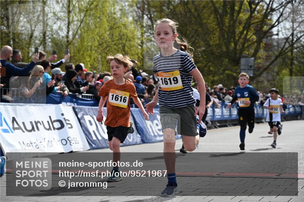 12.04.2026 - 45. Internationalen Wilhelmsburger Insellauf J. Mangold http://msf.ph/oto/9521967 12.04.2026 14:21:01 Ziel 257, 463, 437, 1616, 692, 696, 107, 818, 732, 756, 1603, 162 meine-sportfotos.de