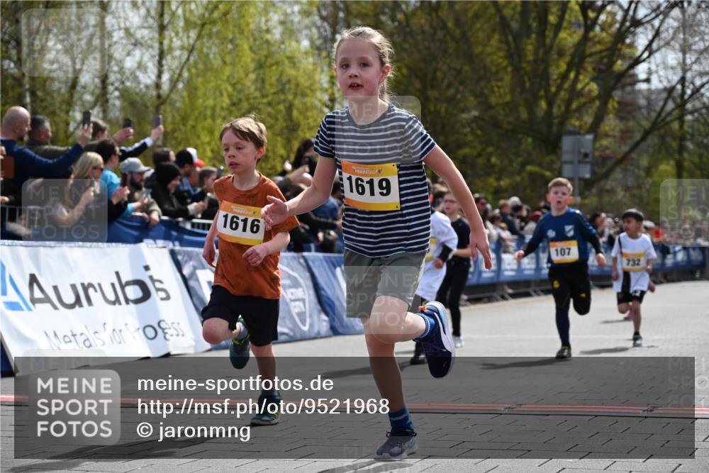 12.04.2026 - 45. Internationalen Wilhelmsburger Insellauf J. Mangold http://msf.ph/oto/9521968 12.04.2026 14:21:01 Ziel 257, 463, 437, 1616, 692, 696, 107, 818, 732, 756, 1603, 162 meine-sportfotos.de