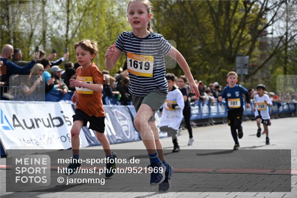 12.04.2026 - 45. Internationalen Wilhelmsburger Insellauf J. Mangold http://msf.ph/oto/9521969 12.04.2026 14:21:01 Ziel 257, 463, 437, 1616, 692, 696, 107, 818, 732, 756, 1603, 162 meine-sportfotos.de