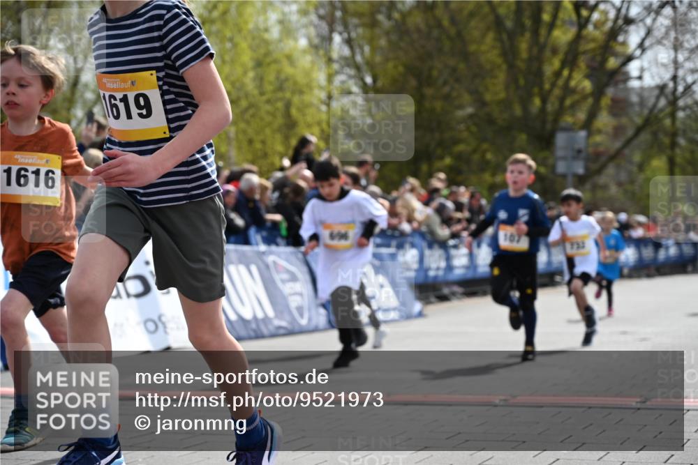 12.04.2026 - 45. Internationalen Wilhelmsburger Insellauf J. Mangold http://msf.ph/oto/9521973 12.04.2026 14:21:01 Ziel 257, 463, 437, 1616, 692, 696, 107, 818, 732, 756, 1603, 162 meine-sportfotos.de