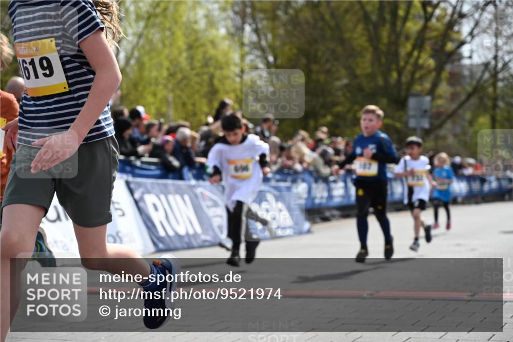 12.04.2026 - 45. Internationalen Wilhelmsburger Insellauf J. Mangold http://msf.ph/oto/9521974 12.04.2026 14:21:01 Ziel 257, 463, 437, 1616, 692, 696, 107, 818, 732, 756, 1603, 162 meine-sportfotos.de