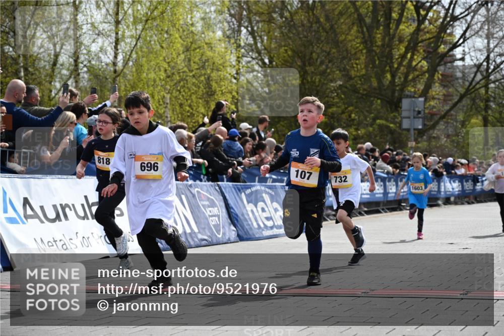 12.04.2026 - 45. Internationalen Wilhelmsburger Insellauf J. Mangold http://msf.ph/oto/9521976 12.04.2026 14:21:02 Ziel 257, 463, 437, 1616, 692, 696, 107, 818, 732, 756, 1603, 162 meine-sportfotos.de