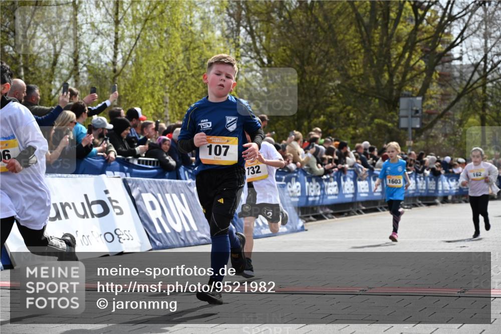 12.04.2026 - 45. Internationalen Wilhelmsburger Insellauf J. Mangold http://msf.ph/oto/9521982 12.04.2026 14:21:02 Ziel 257, 463, 437, 1616, 692, 696, 107, 818, 732, 756, 1603, 162 meine-sportfotos.de