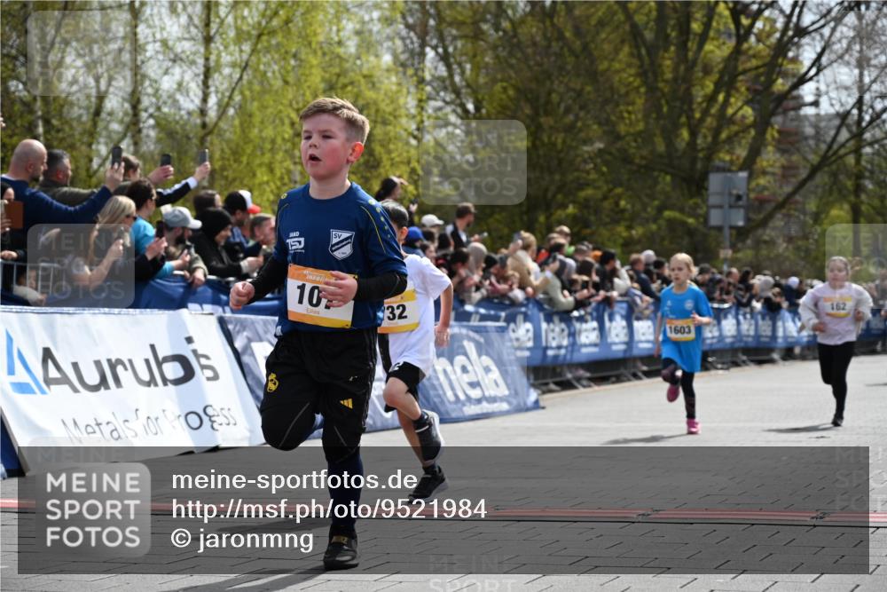 12.04.2026 - 45. Internationalen Wilhelmsburger Insellauf J. Mangold http://msf.ph/oto/9521984 12.04.2026 14:21:03 Ziel 257, 463, 437, 1616, 692, 696, 107, 818, 732, 756, 1603, 162 meine-sportfotos.de
