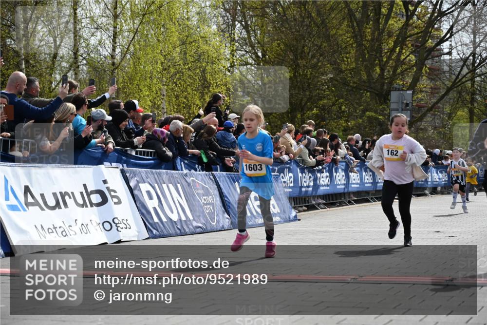 12.04.2026 - 45. Internationalen Wilhelmsburger Insellauf J. Mangold http://msf.ph/oto/9521989 12.04.2026 14:21:04 Ziel 437, 1616, 692, 696, 107, 818, 732, 756, 1603, 162, 280, 149 meine-sportfotos.de