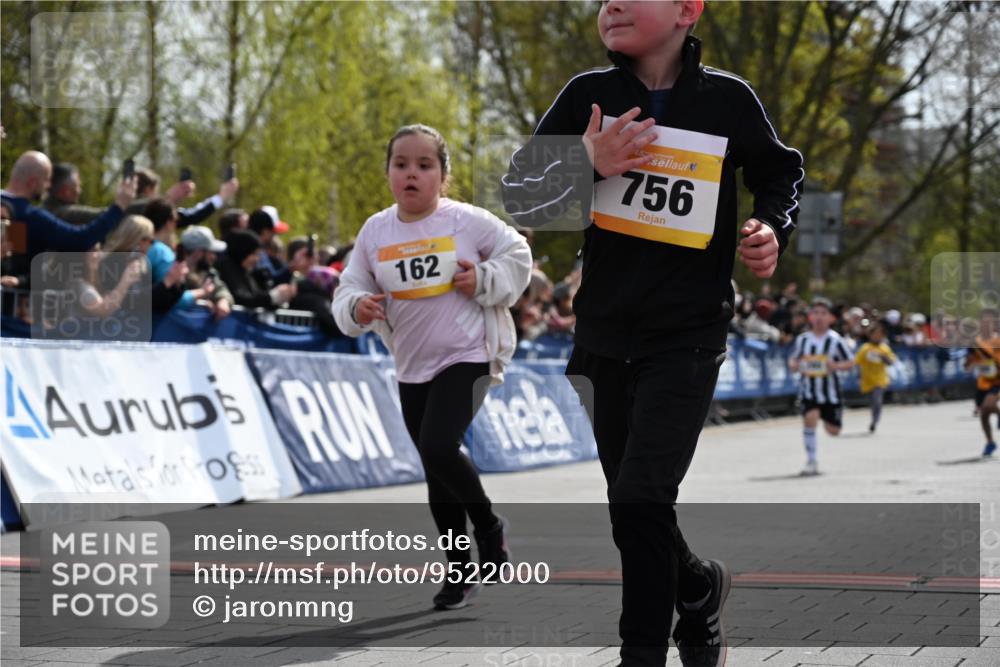 12.04.2026 - 45. Internationalen Wilhelmsburger Insellauf J. Mangold http://msf.ph/oto/9522000 12.04.2026 14:21:05 Ziel 696, 107, 818, 732, 756, 1603, 162, 280, 149 meine-sportfotos.de