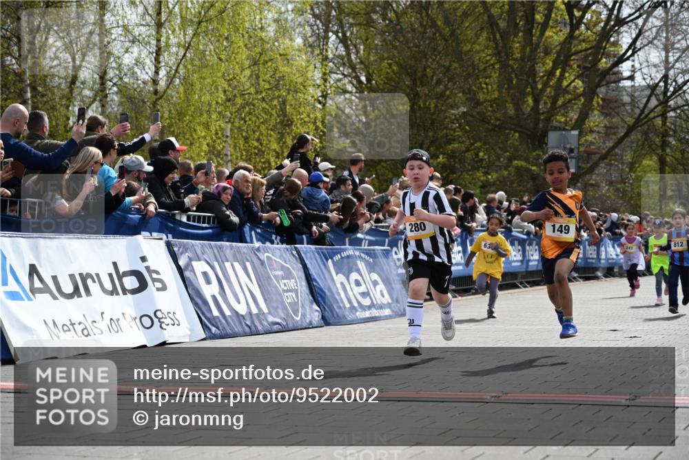 12.04.2026 - 45. Internationalen Wilhelmsburger Insellauf J. Mangold http://msf.ph/oto/9522002 12.04.2026 14:21:07 Ziel 756, 1603, 162, 280, 149, 634, 812 meine-sportfotos.de
