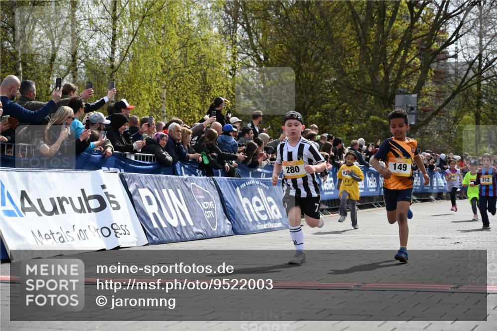 12.04.2026 - 45. Internationalen Wilhelmsburger Insellauf J. Mangold http://msf.ph/oto/9522003 12.04.2026 14:21:07 Ziel 756, 1603, 162, 280, 149, 634, 812 meine-sportfotos.de