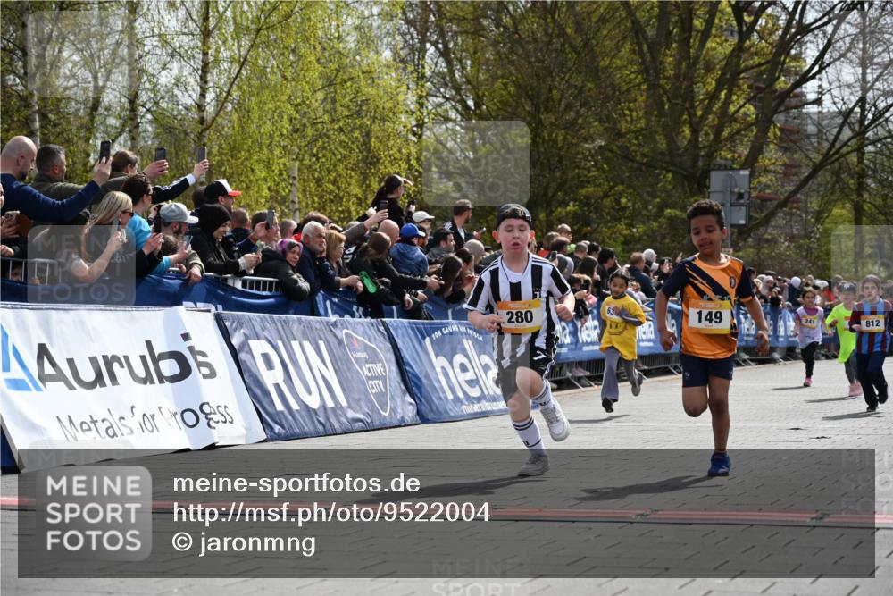 12.04.2026 - 45. Internationalen Wilhelmsburger Insellauf J. Mangold http://msf.ph/oto/9522004 12.04.2026 14:21:07 Ziel 756, 1603, 162, 280, 149, 634, 812 meine-sportfotos.de
