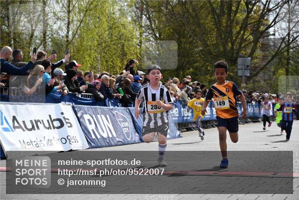 12.04.2026 - 45. Internationalen Wilhelmsburger Insellauf J. Mangold http://msf.ph/oto/9522007 12.04.2026 14:21:08 Ziel 756, 1603, 162, 280, 149, 634, 812, 618, 241 meine-sportfotos.de