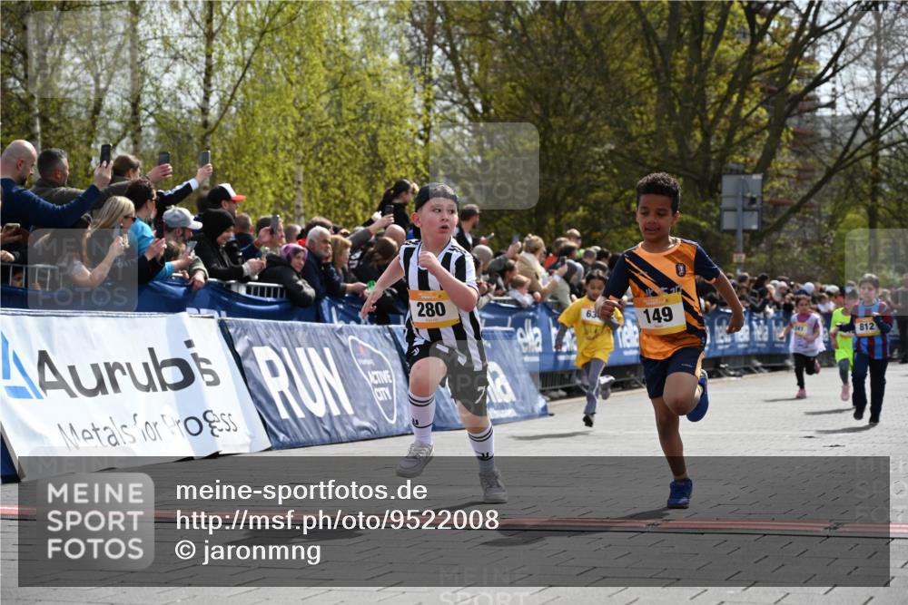 12.04.2026 - 45. Internationalen Wilhelmsburger Insellauf J. Mangold http://msf.ph/oto/9522008 12.04.2026 14:21:08 Ziel 756, 1603, 162, 280, 149, 634, 812, 618, 241 meine-sportfotos.de