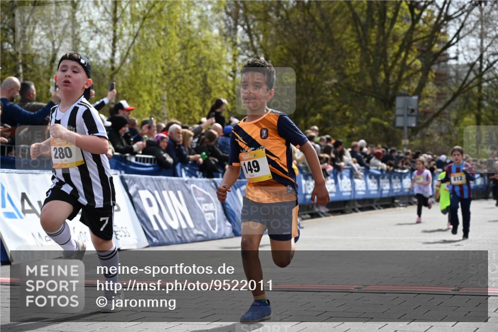 12.04.2026 - 45. Internationalen Wilhelmsburger Insellauf J. Mangold http://msf.ph/oto/9522011 12.04.2026 14:21:08 Ziel 756, 1603, 162, 280, 149, 634, 812, 618, 241 meine-sportfotos.de