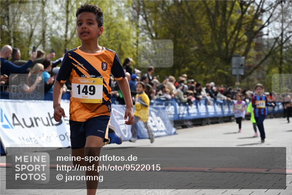 12.04.2026 - 45. Internationalen Wilhelmsburger Insellauf J. Mangold http://msf.ph/oto/9522015 12.04.2026 14:21:09 Ziel 162, 280, 149, 634, 812, 618, 241 meine-sportfotos.de