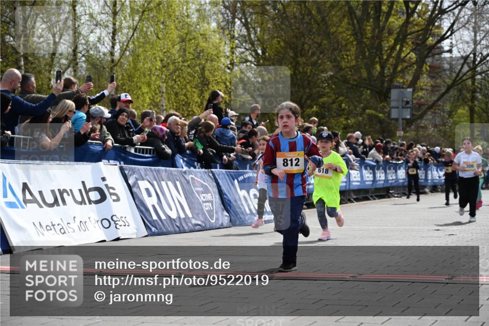 12.04.2026 - 45. Internationalen Wilhelmsburger Insellauf J. Mangold http://msf.ph/oto/9522019 12.04.2026 14:21:11 Ziel 280, 149, 634, 812, 618, 241, 306, 1001, 130, 126, 460 meine-sportfotos.de
