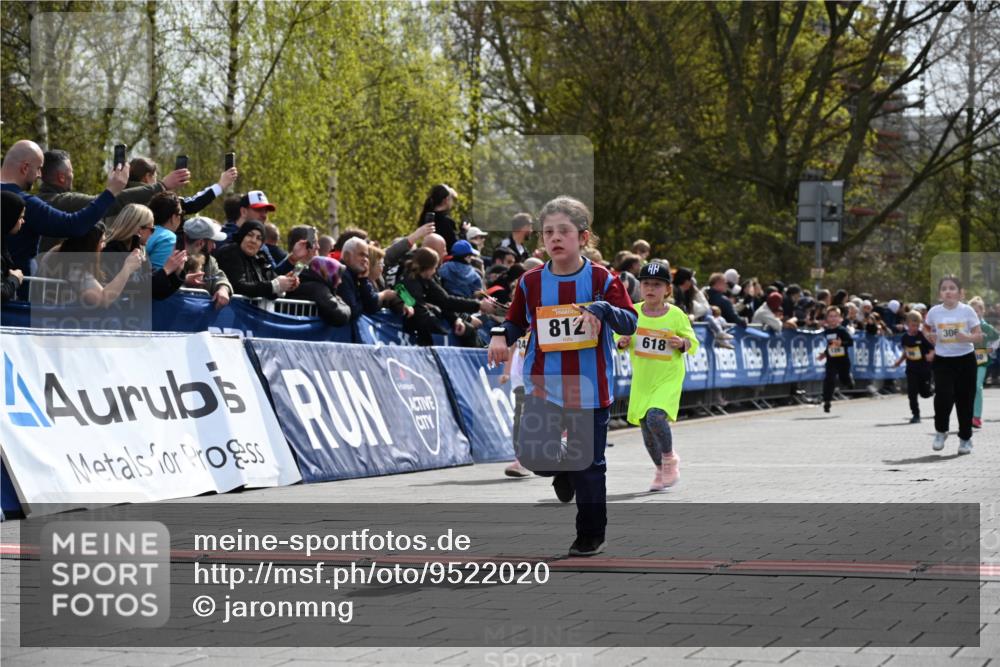 12.04.2026 - 45. Internationalen Wilhelmsburger Insellauf J. Mangold http://msf.ph/oto/9522020 12.04.2026 14:21:11 Ziel 280, 149, 634, 812, 618, 241, 306, 1001, 130, 126, 460 meine-sportfotos.de