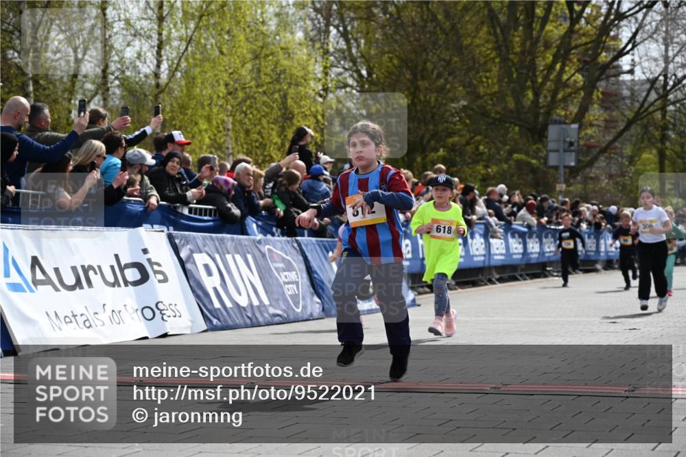 12.04.2026 - 45. Internationalen Wilhelmsburger Insellauf J. Mangold http://msf.ph/oto/9522021 12.04.2026 14:21:11 Ziel 280, 149, 634, 812, 618, 241, 306, 1001, 130, 126, 460 meine-sportfotos.de
