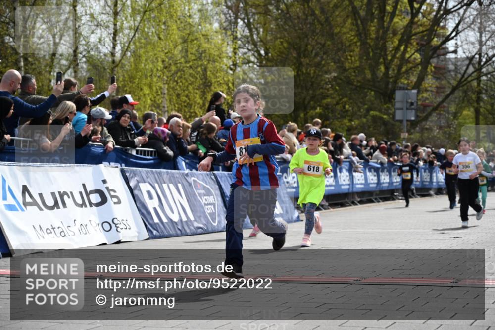12.04.2026 - 45. Internationalen Wilhelmsburger Insellauf J. Mangold http://msf.ph/oto/9522022 12.04.2026 14:21:11 Ziel 280, 149, 634, 812, 618, 241, 306, 1001, 130, 126, 460 meine-sportfotos.de