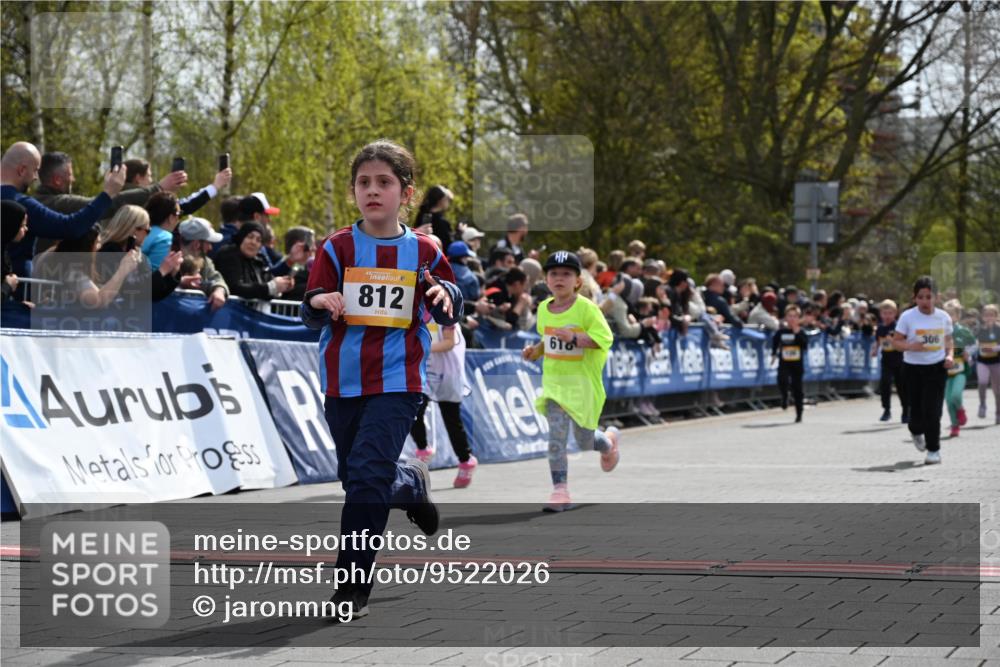 12.04.2026 - 45. Internationalen Wilhelmsburger Insellauf J. Mangold http://msf.ph/oto/9522026 12.04.2026 14:21:11 Ziel 280, 149, 634, 812, 618, 241, 306, 1001, 130, 126, 460 meine-sportfotos.de