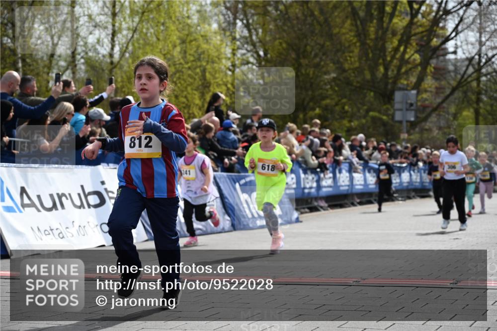 12.04.2026 - 45. Internationalen Wilhelmsburger Insellauf J. Mangold http://msf.ph/oto/9522028 12.04.2026 14:21:11 Ziel 280, 149, 634, 812, 618, 241, 306, 1001, 130, 126, 460 meine-sportfotos.de
