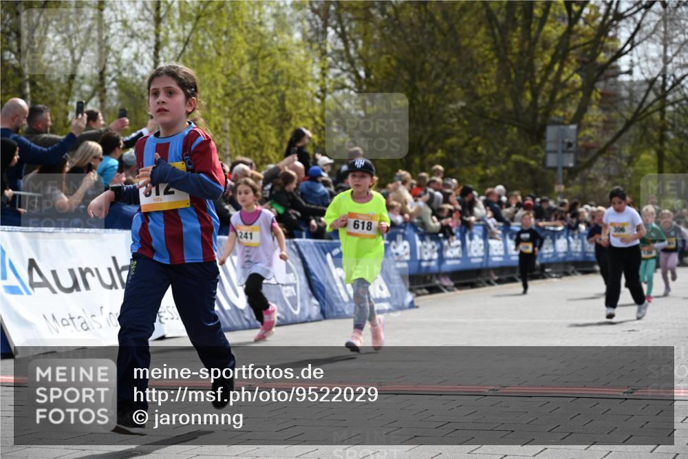 12.04.2026 - 45. Internationalen Wilhelmsburger Insellauf J. Mangold http://msf.ph/oto/9522029 12.04.2026 14:21:11 Ziel 280, 149, 634, 812, 618, 241, 306, 1001, 130, 126, 460 meine-sportfotos.de