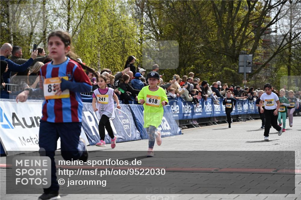 12.04.2026 - 45. Internationalen Wilhelmsburger Insellauf J. Mangold http://msf.ph/oto/9522030 12.04.2026 14:21:12 Ziel 280, 149, 634, 812, 618, 241, 306, 1001, 130, 126, 460, 821, 99, 771, 62, 768 meine-sportfotos.de