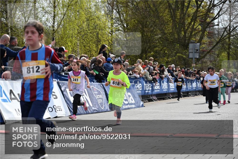 12.04.2026 - 45. Internationalen Wilhelmsburger Insellauf J. Mangold http://msf.ph/oto/9522031 12.04.2026 14:21:12 Ziel 280, 149, 634, 812, 618, 241, 306, 1001, 130, 126, 460, 821, 99, 771, 62, 768 meine-sportfotos.de