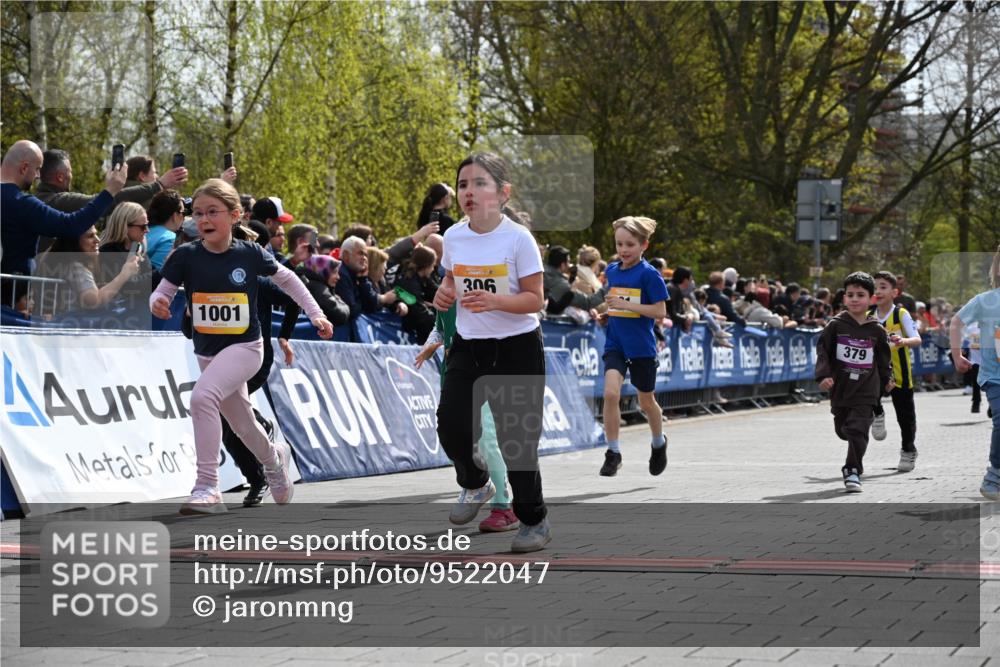 12.04.2026 - 45. Internationalen Wilhelmsburger Insellauf J. Mangold http://msf.ph/oto/9522047 12.04.2026 14:21:15 Ziel 618, 241, 306, 1001, 130, 126, 460, 821, 99, 771, 62, 768, 937, 263 meine-sportfotos.de