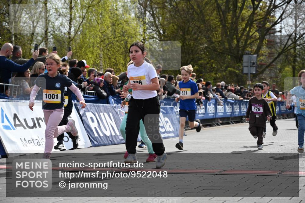 12.04.2026 - 45. Internationalen Wilhelmsburger Insellauf J. Mangold http://msf.ph/oto/9522048 12.04.2026 14:21:15 Ziel 618, 241, 306, 1001, 130, 126, 460, 821, 99, 771, 62, 768, 937, 263 meine-sportfotos.de