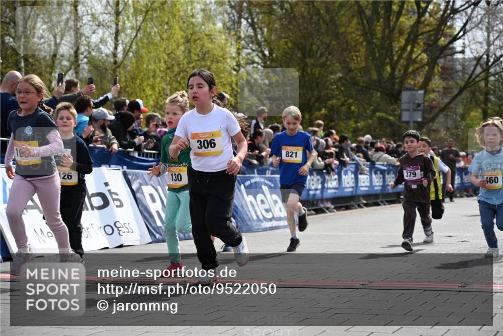 12.04.2026 - 45. Internationalen Wilhelmsburger Insellauf J. Mangold http://msf.ph/oto/9522050 12.04.2026 14:21:15 Ziel 618, 241, 306, 1001, 130, 126, 460, 821, 99, 771, 62, 768, 937, 263 meine-sportfotos.de