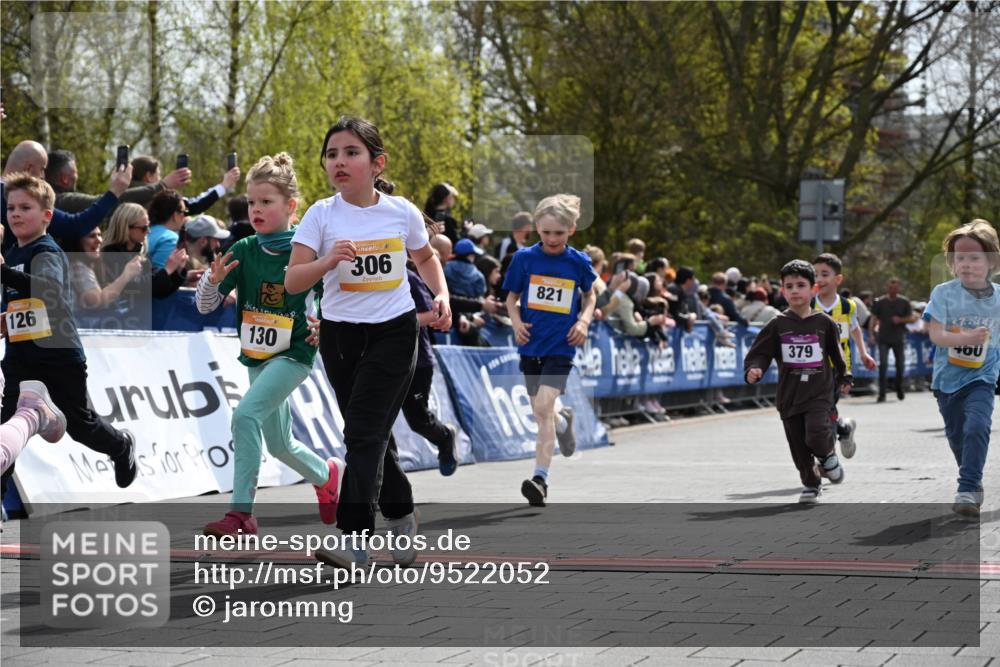 12.04.2026 - 45. Internationalen Wilhelmsburger Insellauf J. Mangold http://msf.ph/oto/9522052 12.04.2026 14:21:15 Ziel 618, 241, 306, 1001, 130, 126, 460, 821, 99, 771, 62, 768, 937, 263 meine-sportfotos.de