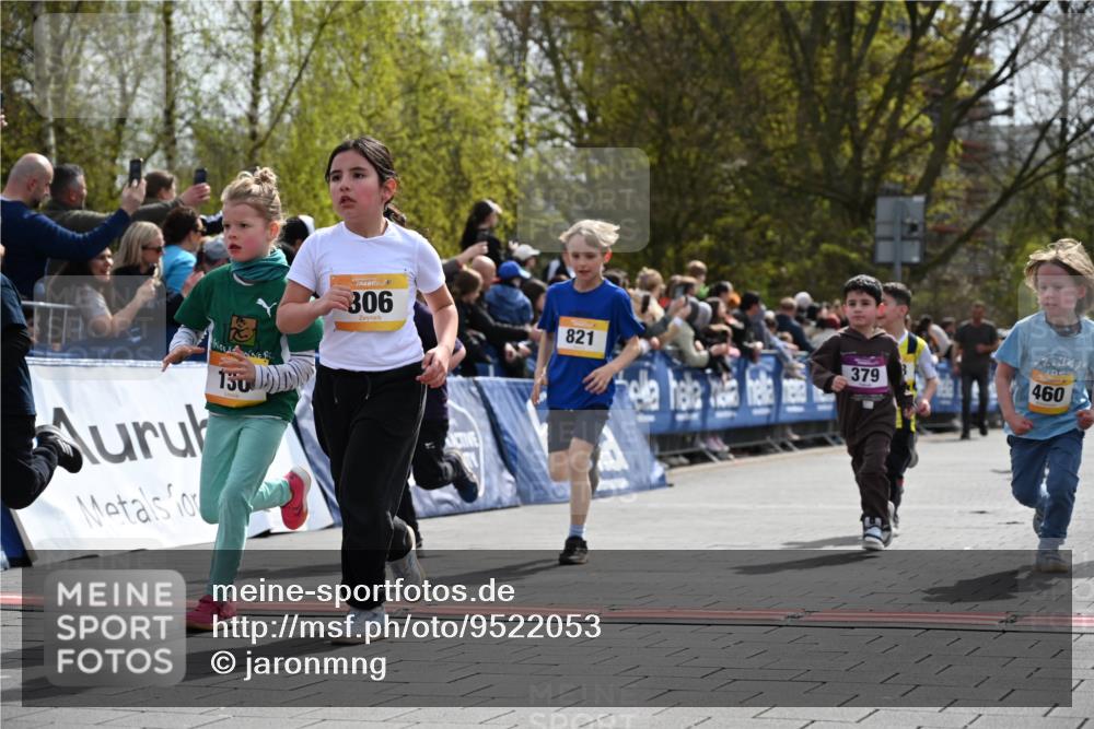 12.04.2026 - 45. Internationalen Wilhelmsburger Insellauf J. Mangold http://msf.ph/oto/9522053 12.04.2026 14:21:15 Ziel 618, 241, 306, 1001, 130, 126, 460, 821, 99, 771, 62, 768, 937, 263 meine-sportfotos.de