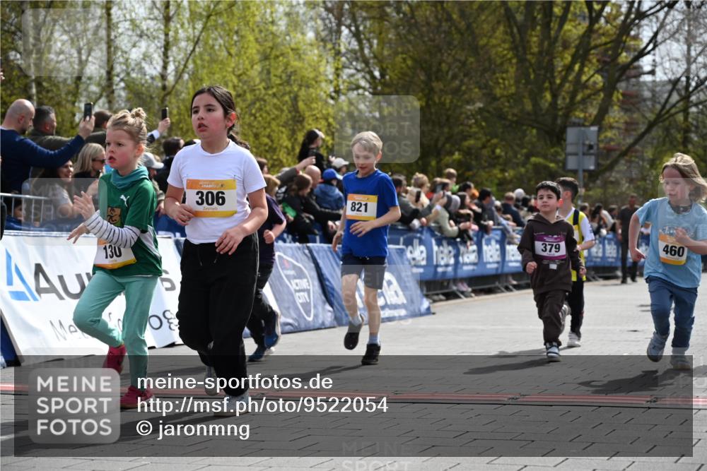 12.04.2026 - 45. Internationalen Wilhelmsburger Insellauf J. Mangold http://msf.ph/oto/9522054 12.04.2026 14:21:15 Ziel 618, 241, 306, 1001, 130, 126, 460, 821, 99, 771, 62, 768, 937, 263 meine-sportfotos.de