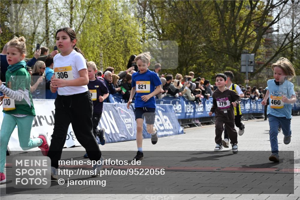 12.04.2026 - 45. Internationalen Wilhelmsburger Insellauf J. Mangold http://msf.ph/oto/9522056 12.04.2026 14:21:15 Ziel 618, 241, 306, 1001, 130, 126, 460, 821, 99, 771, 62, 768, 937, 263 meine-sportfotos.de