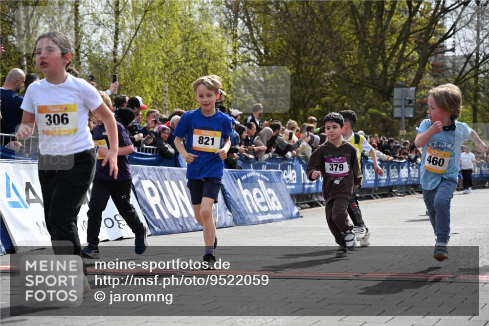 12.04.2026 - 45. Internationalen Wilhelmsburger Insellauf J. Mangold http://msf.ph/oto/9522059 12.04.2026 14:21:16 Ziel 618, 241, 306, 1001, 130, 126, 460, 821, 99, 771, 62, 768, 937, 263, 139, 1611 meine-sportfotos.de