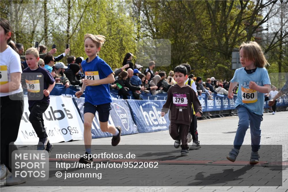 12.04.2026 - 45. Internationalen Wilhelmsburger Insellauf J. Mangold http://msf.ph/oto/9522062 12.04.2026 14:21:16 Ziel 618, 241, 306, 1001, 130, 126, 460, 821, 99, 771, 62, 768, 937, 263, 139, 1611 meine-sportfotos.de