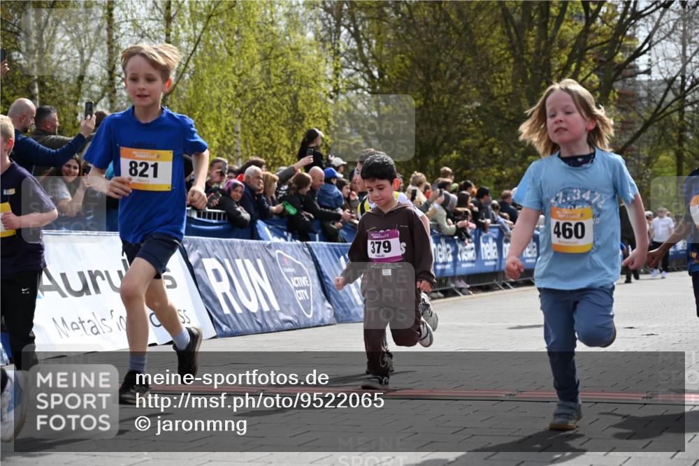 12.04.2026 - 45. Internationalen Wilhelmsburger Insellauf J. Mangold http://msf.ph/oto/9522065 12.04.2026 14:21:16 Ziel 618, 241, 306, 1001, 130, 126, 460, 821, 99, 771, 62, 768, 937, 263, 139, 1611 meine-sportfotos.de