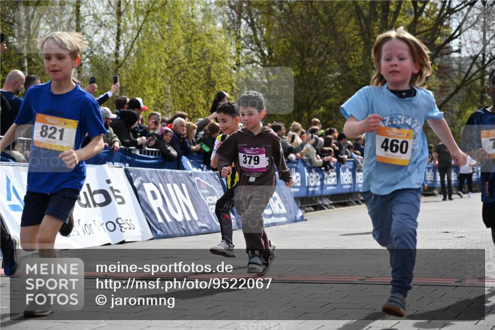 12.04.2026 - 45. Internationalen Wilhelmsburger Insellauf J. Mangold http://msf.ph/oto/9522067 12.04.2026 14:21:16 Ziel 618, 241, 306, 1001, 130, 126, 460, 821, 99, 771, 62, 768, 937, 263, 139, 1611 meine-sportfotos.de
