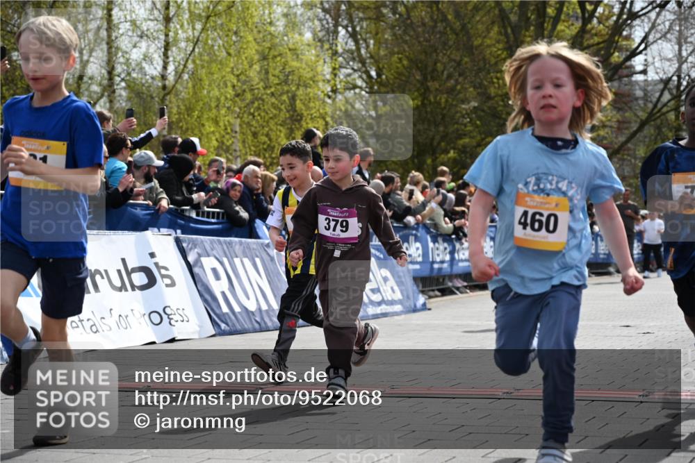 12.04.2026 - 45. Internationalen Wilhelmsburger Insellauf J. Mangold http://msf.ph/oto/9522068 12.04.2026 14:21:16 Ziel 618, 241, 306, 1001, 130, 126, 460, 821, 99, 771, 62, 768, 937, 263, 139, 1611 meine-sportfotos.de