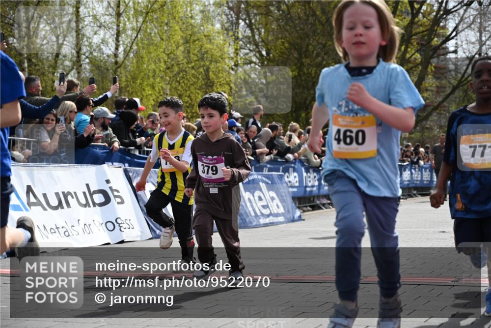 12.04.2026 - 45. Internationalen Wilhelmsburger Insellauf J. Mangold http://msf.ph/oto/9522070 12.04.2026 14:21:16 Ziel 618, 241, 306, 1001, 130, 126, 460, 821, 99, 771, 62, 768, 937, 263, 139, 1611 meine-sportfotos.de