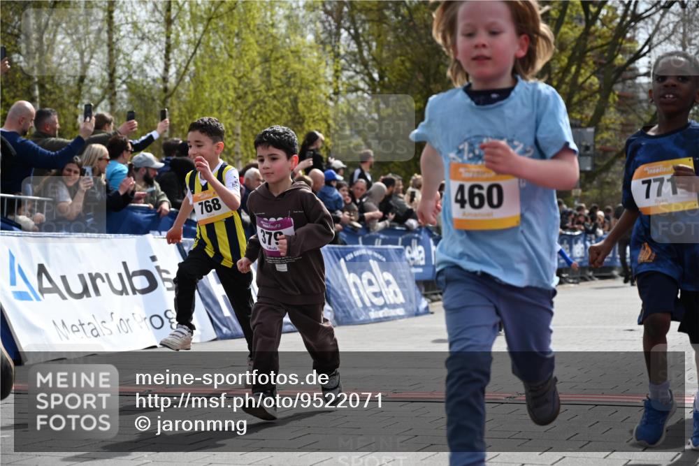 12.04.2026 - 45. Internationalen Wilhelmsburger Insellauf J. Mangold http://msf.ph/oto/9522071 12.04.2026 14:21:17 Ziel 306, 1001, 130, 126, 460, 821, 99, 771, 62, 768, 937, 263, 139, 1611, 629 meine-sportfotos.de