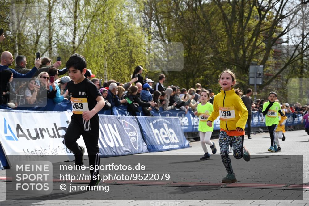 12.04.2026 - 45. Internationalen Wilhelmsburger Insellauf J. Mangold http://msf.ph/oto/9522079 12.04.2026 14:21:20 Ziel 821, 99, 771, 62, 768, 937, 263, 139, 1611, 629, 566, 564, 607, 980 meine-sportfotos.de